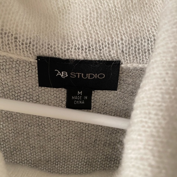 ~~Women top - Picture 3 of 3